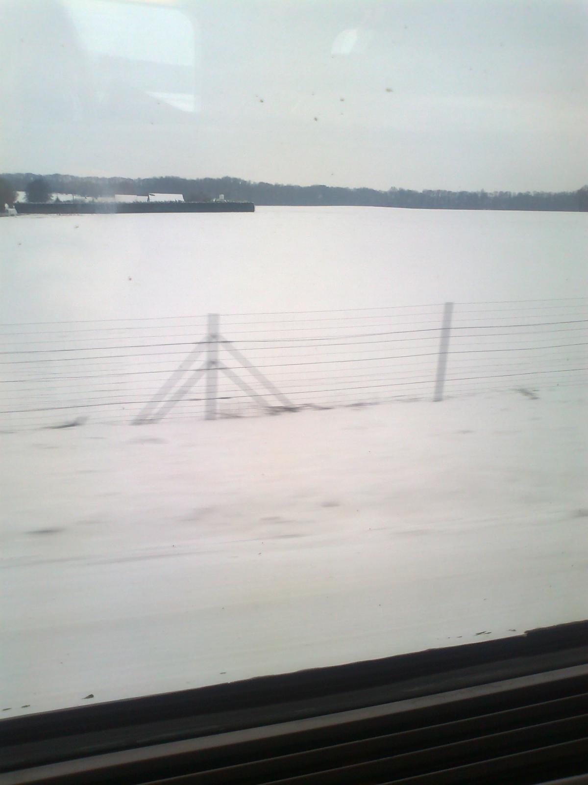 Le Centre sous la neige vu d'un train le Lundi 6 Février 2012 ()