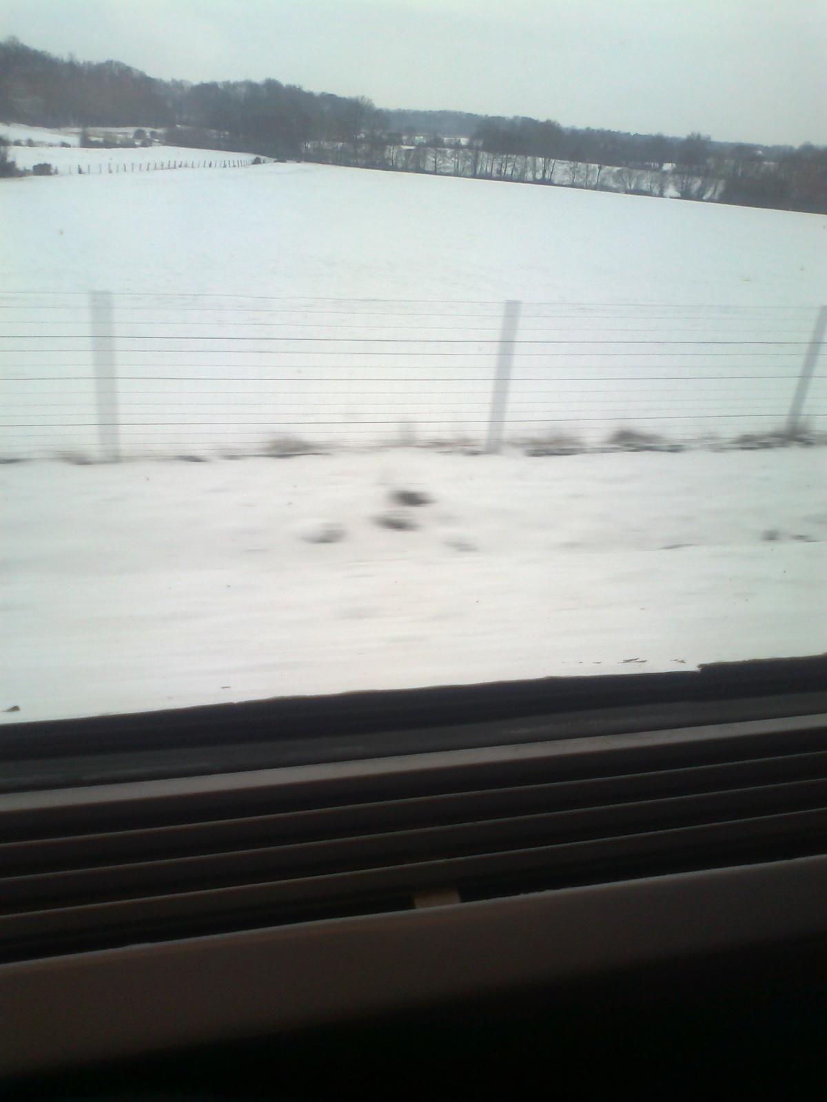 Le Centre sous la neige vu d'un train le Lundi 6 Février 2012 ()