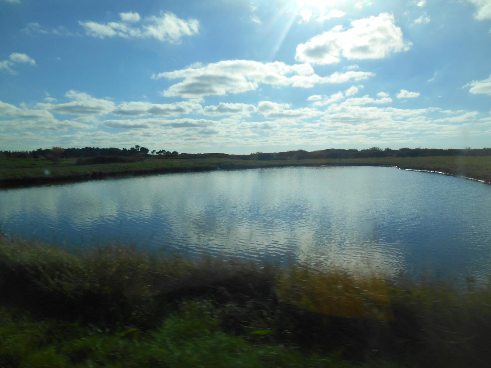 Le petit lac avec le reflet des nuages (Les Moutiers en Retz)